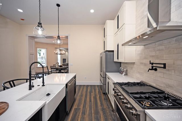 1810 Hewitt Avenue, Cincinnati, OH 45207