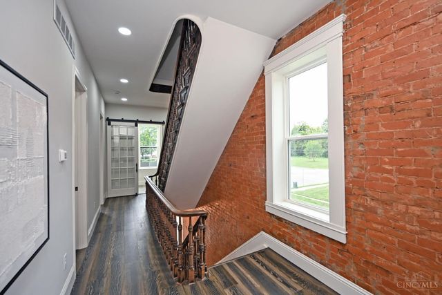 1810 Hewitt Avenue, Cincinnati, OH 45207