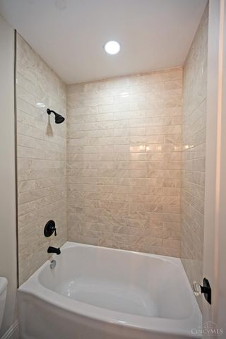 1810 Hewitt Avenue, Cincinnati, OH 45207