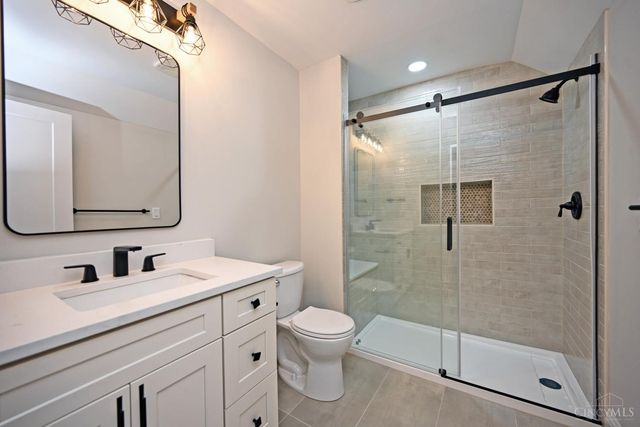 1810 Hewitt Avenue, Cincinnati, OH 45207