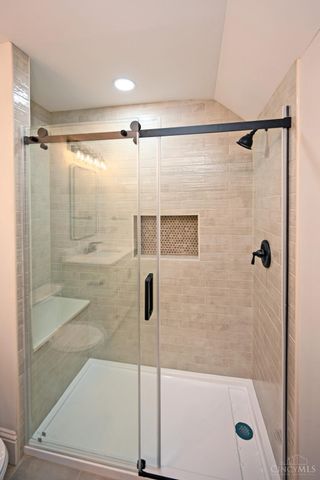 1810 Hewitt Avenue, Cincinnati, OH 45207