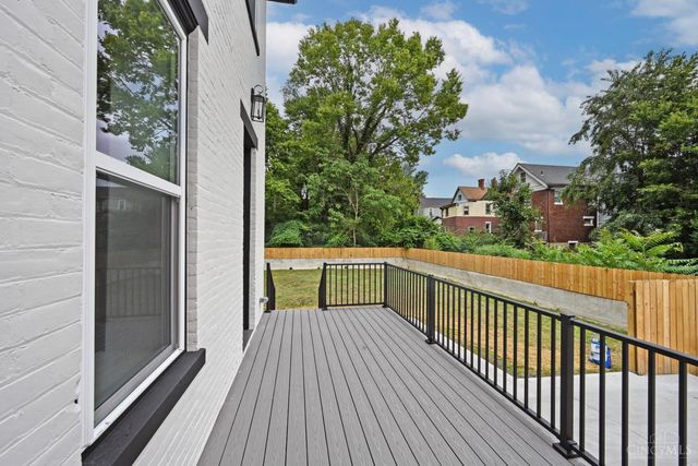 1810 Hewitt Avenue, Cincinnati, OH 45207