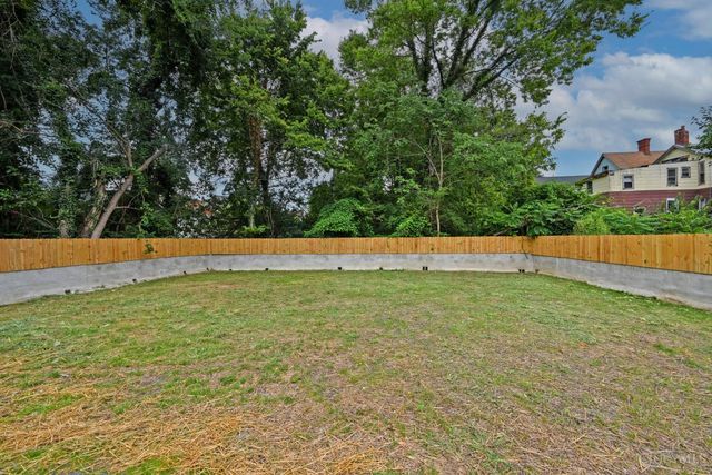 1810 Hewitt Avenue, Cincinnati, OH 45207