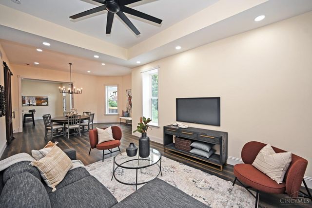 1810 Hewitt Avenue, Cincinnati, OH 45207