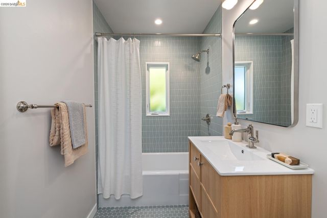 371 Rugby Ave, Berkeley, CA 94708