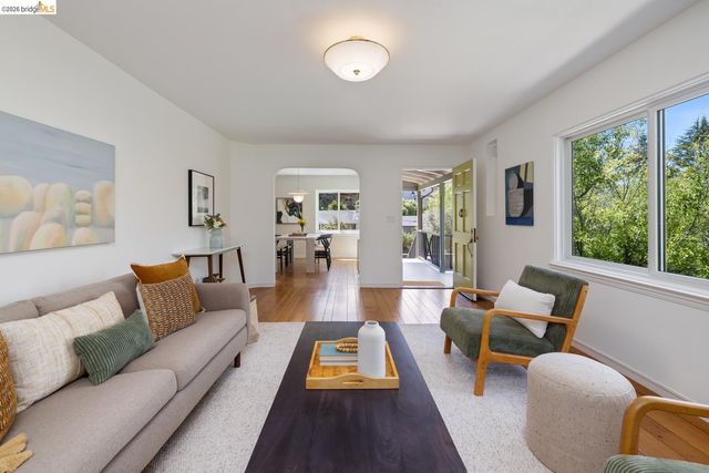 371 Rugby Ave, Berkeley, CA 94708
