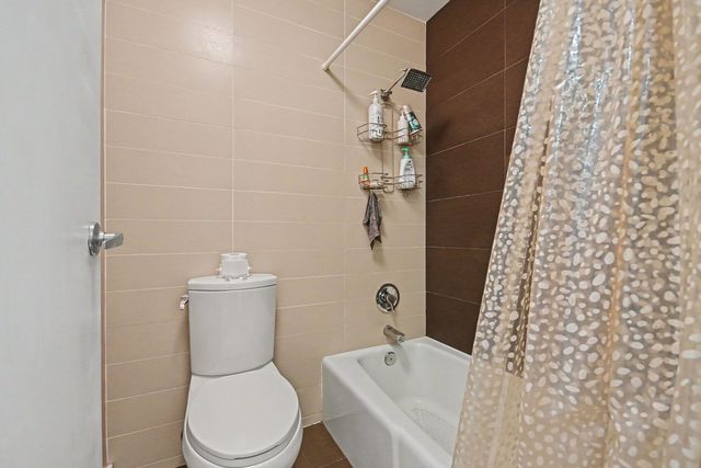 120 Lakeview Drive 519, Bloomingdale, IL 60108