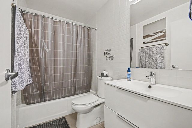 120 Lakeview Drive 519, Bloomingdale, IL 60108
