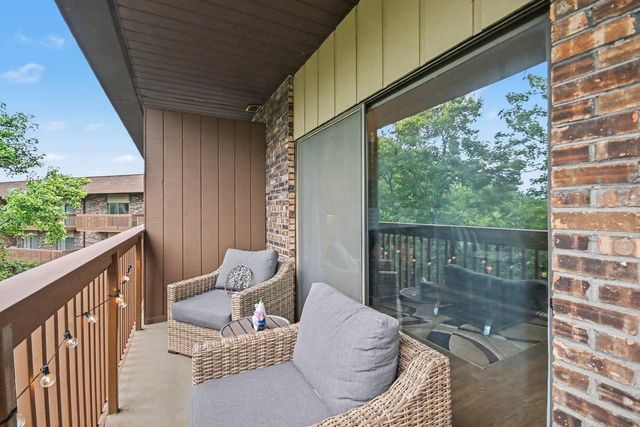 120 Lakeview Drive 519, Bloomingdale, IL 60108