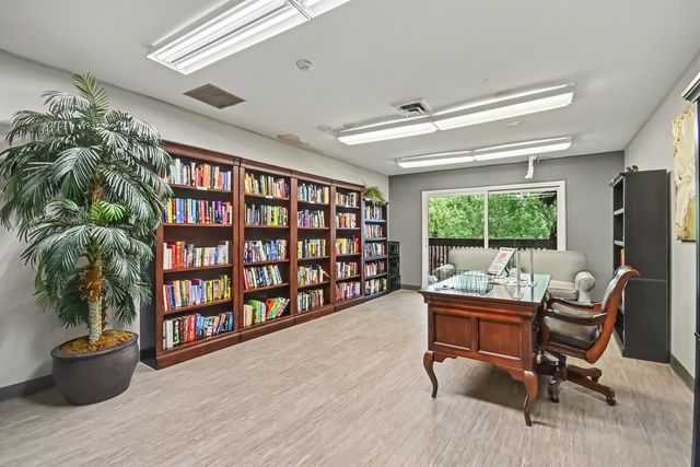 120 Lakeview Drive 519, Bloomingdale, IL 60108