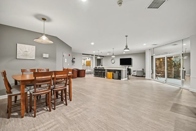120 Lakeview Drive 519, Bloomingdale, IL 60108