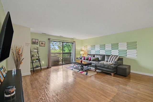 120 Lakeview Drive 519, Bloomingdale, IL 60108