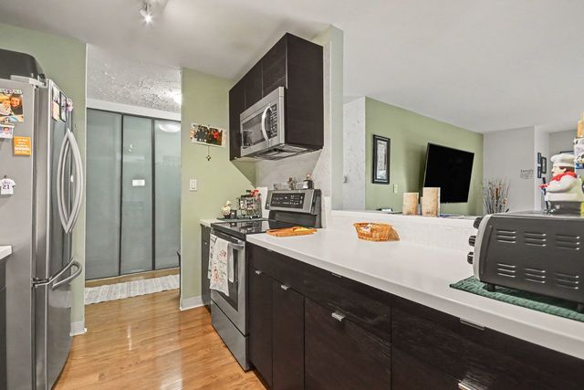 120 Lakeview Drive 519, Bloomingdale, IL 60108