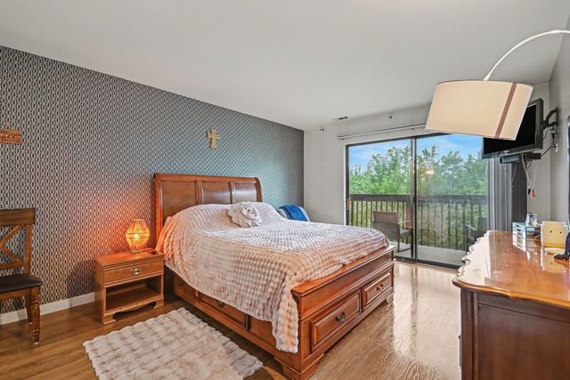 120 Lakeview Drive 519, Bloomingdale, IL 60108