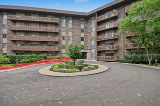 120 Lakeview Drive 519, Bloomingdale, IL 60108