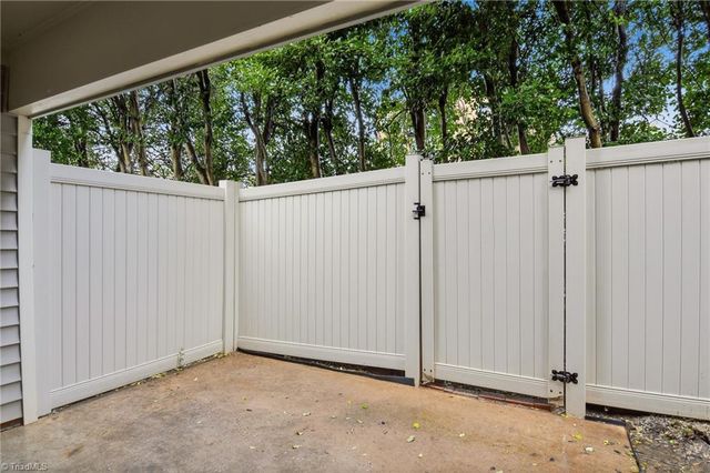 209 Tanners Mill Court, Winston-salem, NC 27101