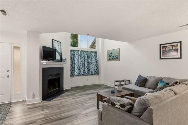 209 Tanners Mill Court, Winston-salem, NC 27101