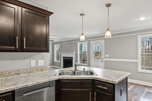 143 Sycamore Hill Dr, Clarksville, TN 37042