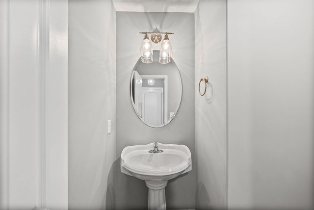 143 Sycamore Hill Dr, Clarksville, TN 37042