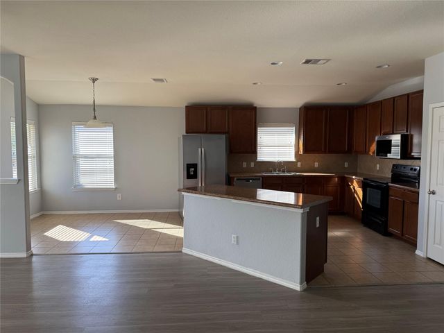 214 Foxglove DR, Hutto, TX 78634