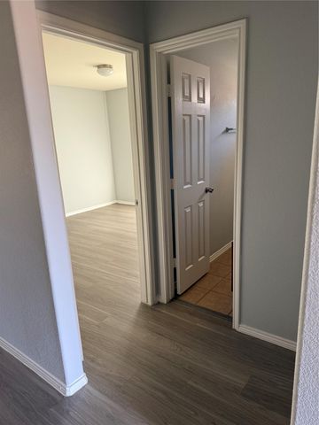 214 Foxglove DR, Hutto, TX 78634