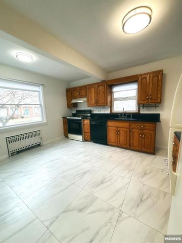 9-04 5th Street 4, Fair Lawn, NJ 07410