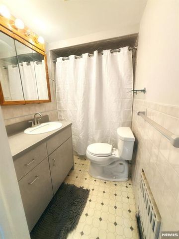 9-04 5th Street 4, Fair Lawn, NJ 07410