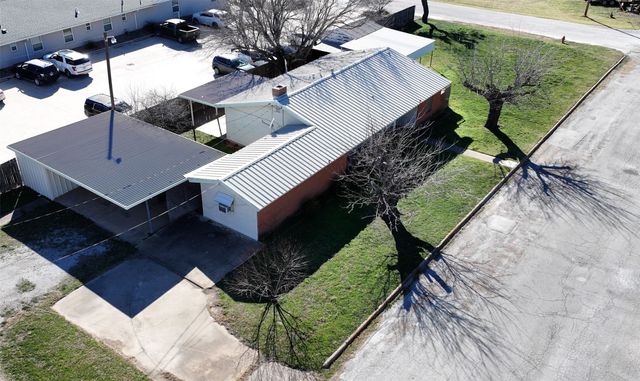 409 Kenshalo Street, Albany, TX 76430