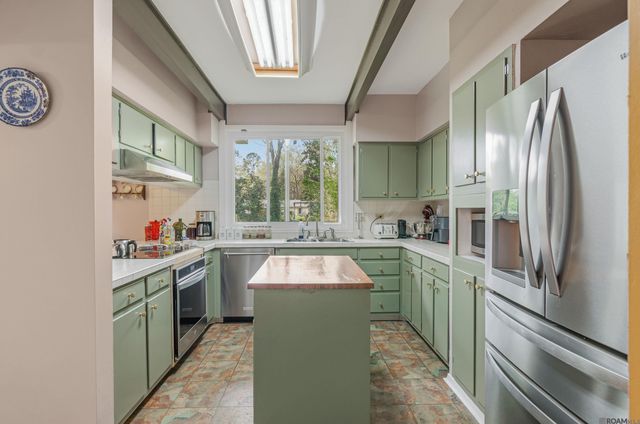 423 Castle Kirk Dr, Baton Rouge, LA 70808