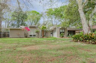 423 Castle Kirk Dr, Baton Rouge, LA 70808