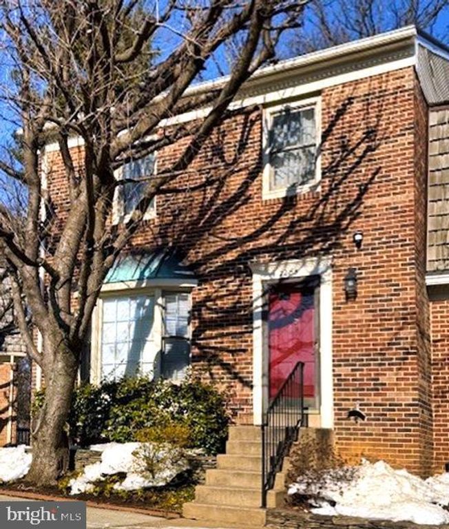 2285 IDYLWOOD STATION LN, Falls Church, VA 22043