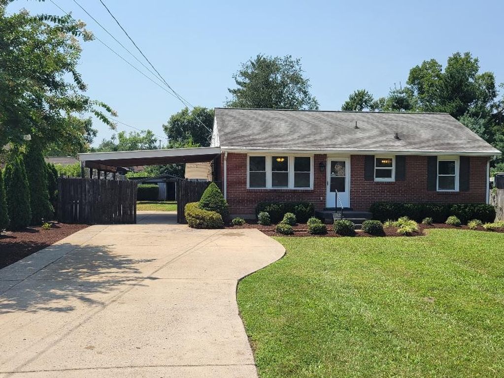 5005 Pearson Pl, Nashville, TN 37211