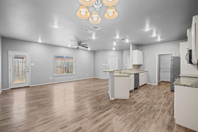 704 Hillshire Avenue, Wolfforth, TX 79382