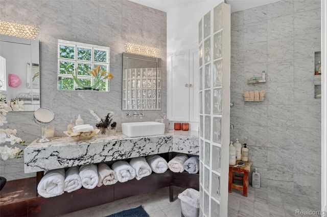 4845 Bryn Mawr Drive, Bloomfield Hills, MI 48301