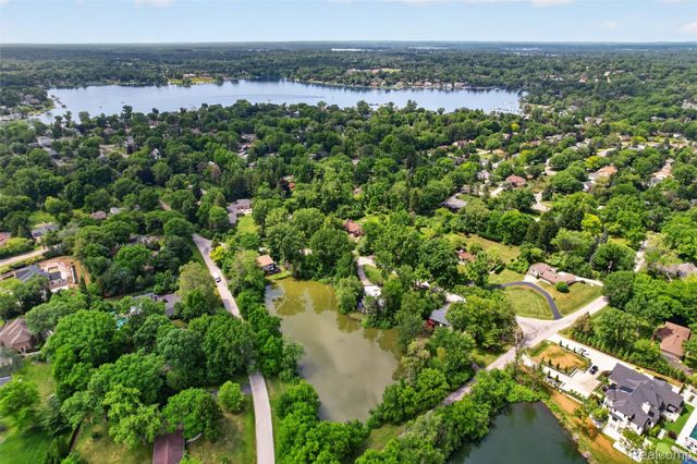 4845 Bryn Mawr Drive, Bloomfield Hills, MI 48301