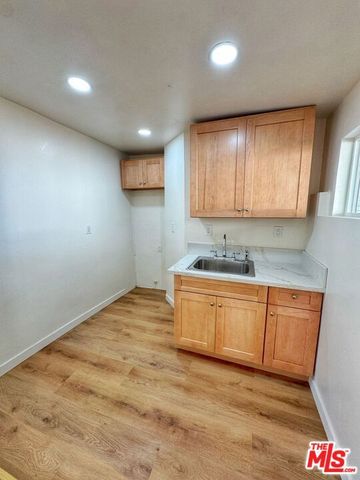 619 Elm Avenue, Inglewood, CA 90301