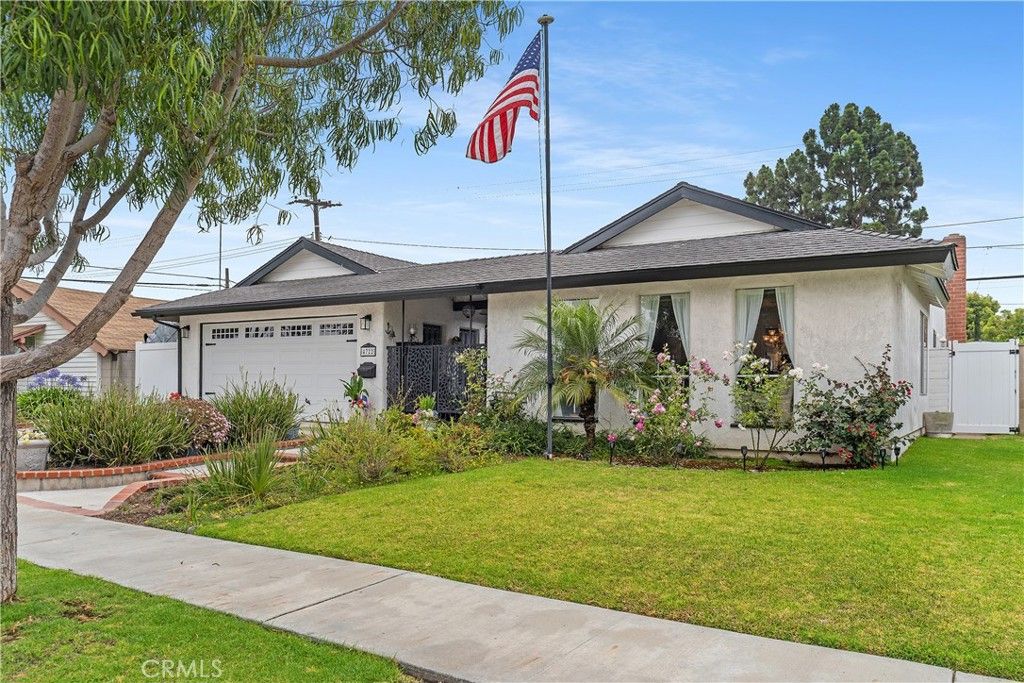 Image 2 of property listing at 4722 Scenario, Huntington Beach, CA 92649