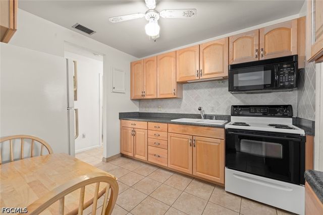 16 Dawn Flower CIR, Lehigh Acres, FL 33936
