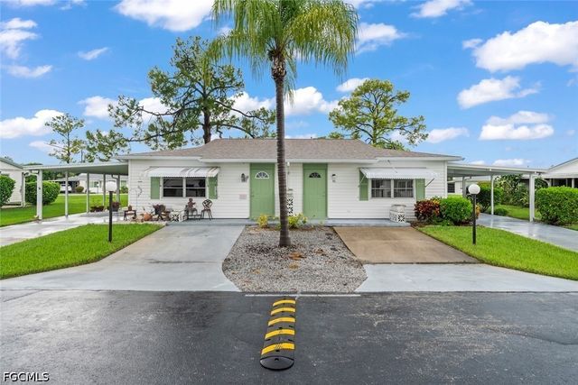 16 Dawn Flower CIR, Lehigh Acres, FL 33936