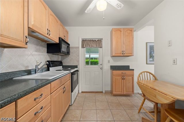 16 Dawn Flower CIR, Lehigh Acres, FL 33936