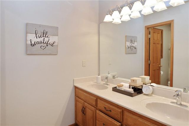 15145 Lakeport Lane, Smithville, MO 64068