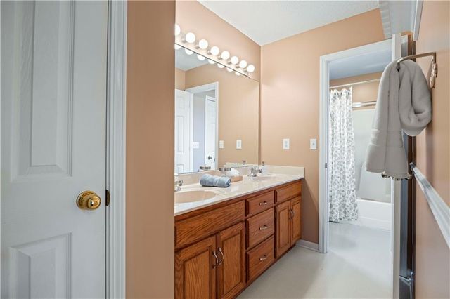 15145 Lakeport Lane, Smithville, MO 64068