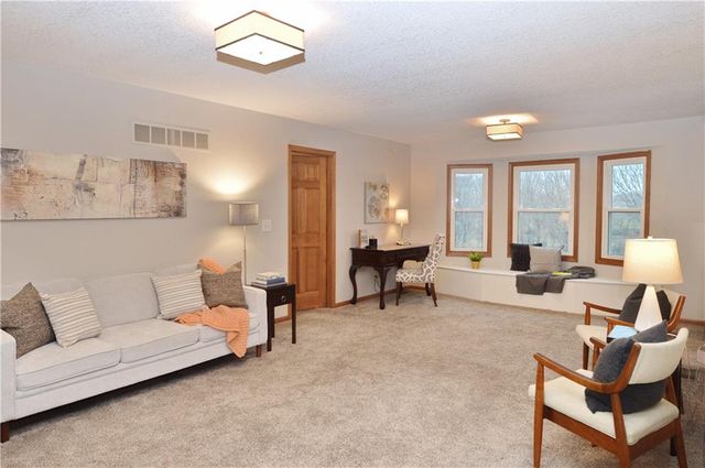 15145 Lakeport Lane, Smithville, MO 64068