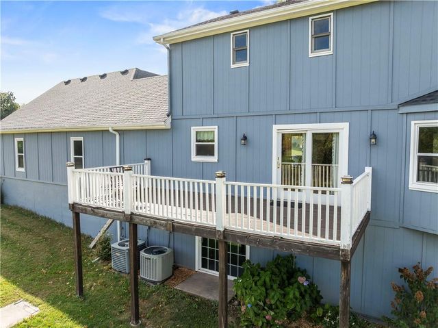 15145 Lakeport Lane, Smithville, MO 64068