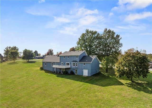 15145 Lakeport Lane, Smithville, MO 64068