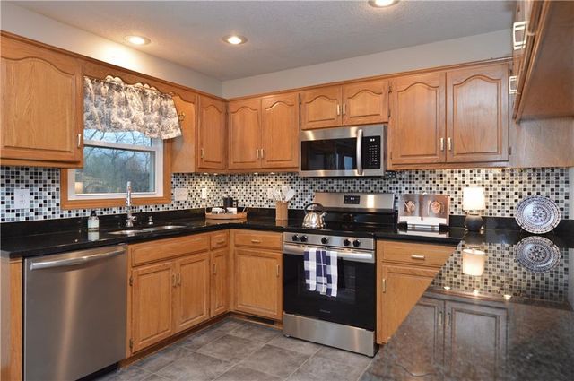 15145 Lakeport Lane, Smithville, MO 64068