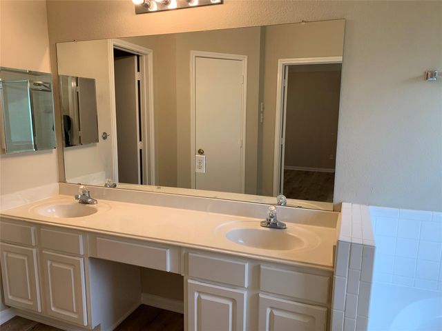 3611 Stratford Town Lane, Sugar Land, TX 77498