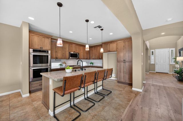 2045 Grayhorse Dr, Auburn, CA 95603