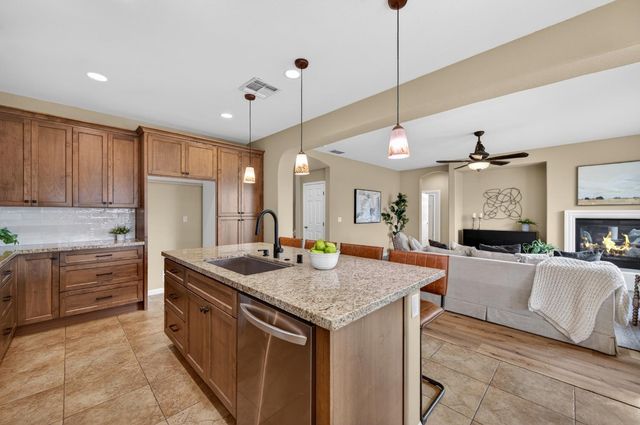 2045 Grayhorse Dr, Auburn, CA 95603