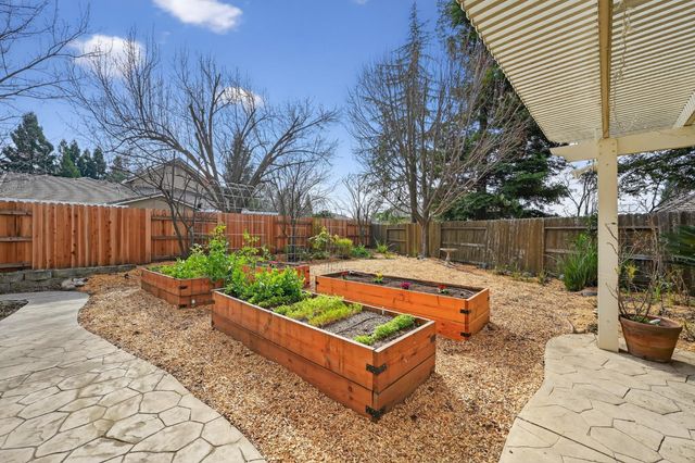 2045 Grayhorse Dr, Auburn, CA 95603